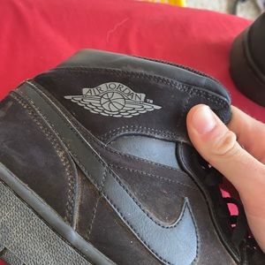 Jordan 1 Mid Top Sneakers